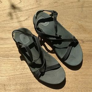 Teva thin strap black sandals women's 10